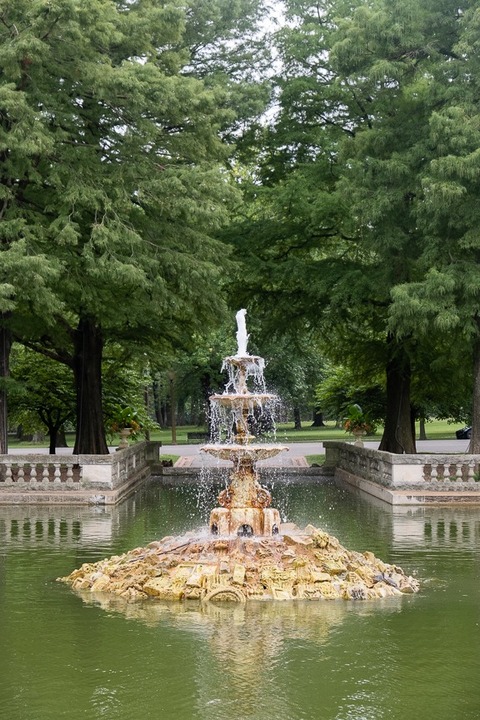 fountain in park in st louis missouri